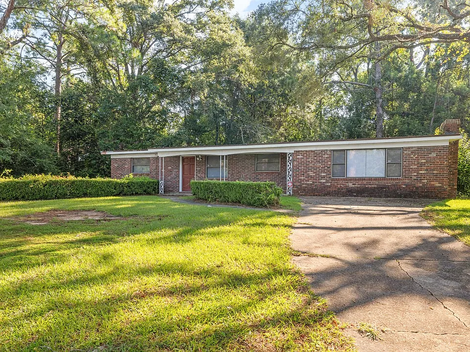 211 N Lipona Rd