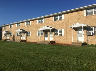 2148 Kenyon St #B, Louisville, OH 44641