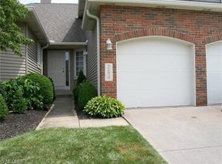 264 English Lakes Blvd, Amherst, OH 44001