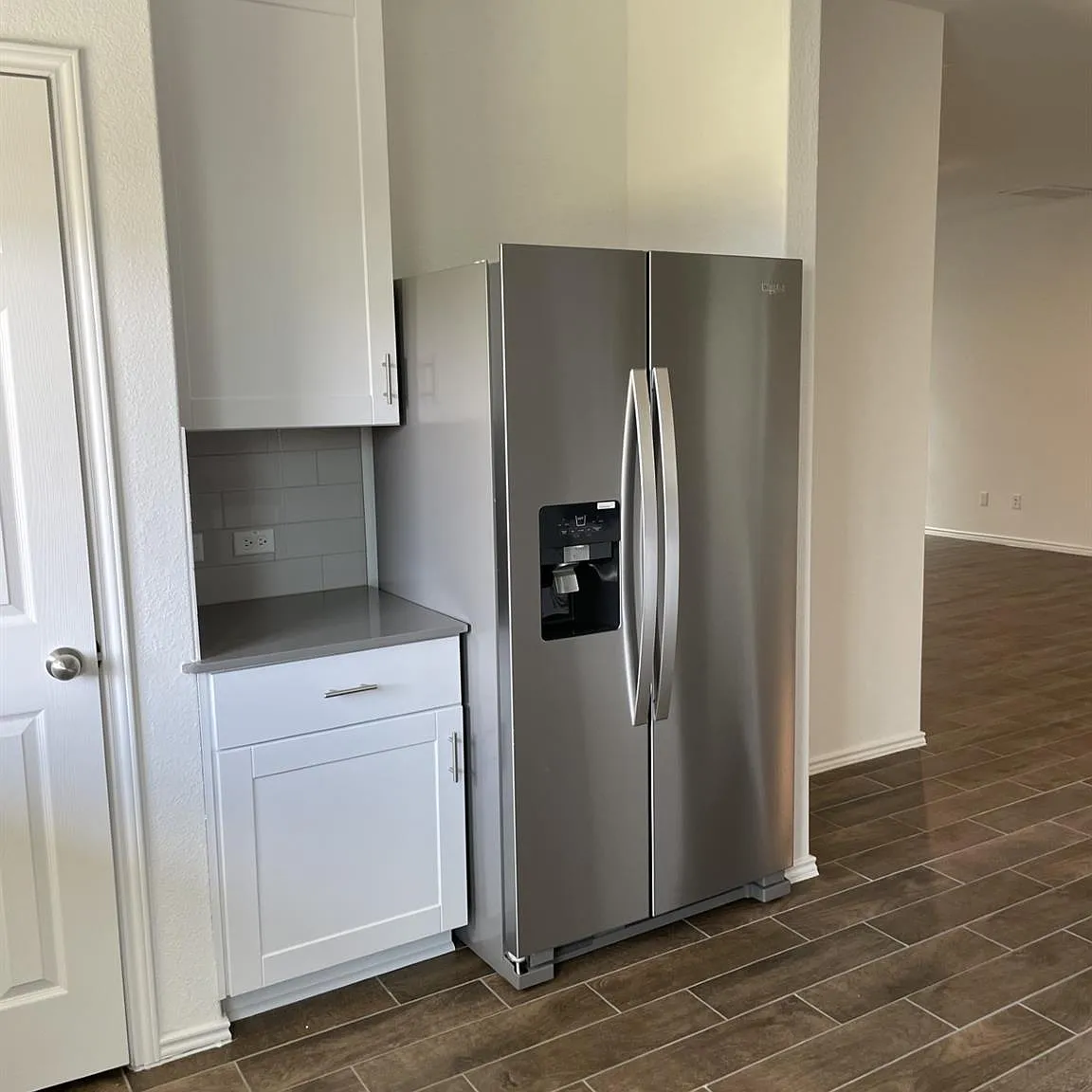 4 bed, 3.0 bath, 2050 sqft, $2,300 — Photo 2