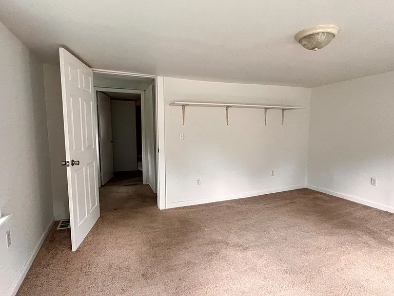 107 Summit St — Photo 35