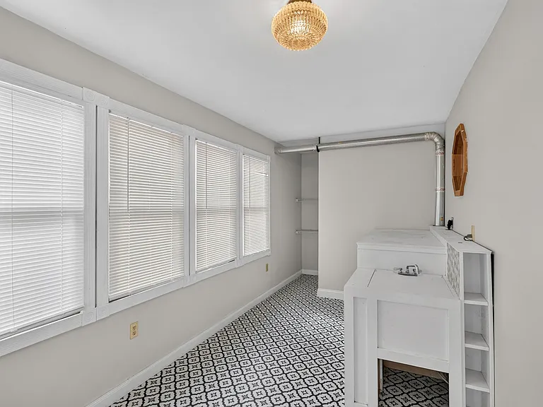 515 Whitall St #A — Photo 8