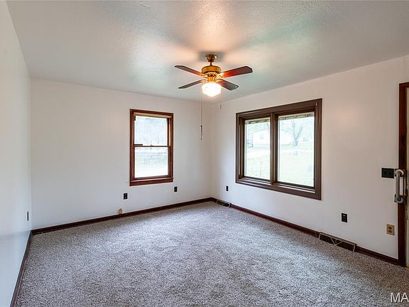 3rd image of 106 Rose St