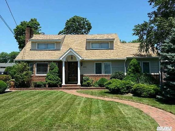 2nd image of 131 Liberty Ave