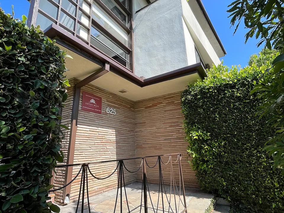 625 Midvale Ave #6