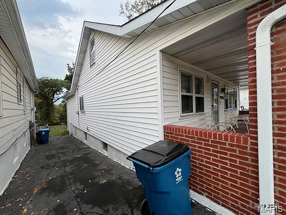 2nd image of 7008 Garesche Ave