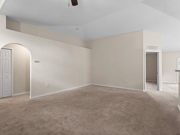 5th image of 184 King Arthur Ct