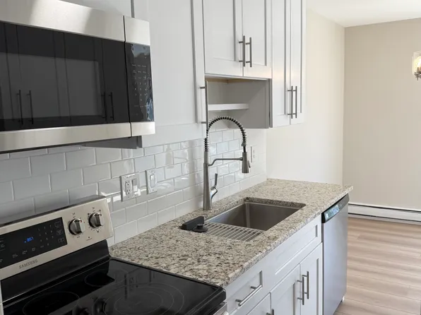 315 Solon Rd, Chagrin Falls Village, OH