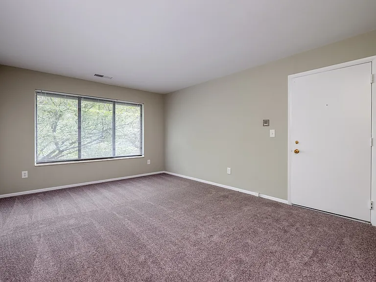 Maplecrest Apartments — Photo 9