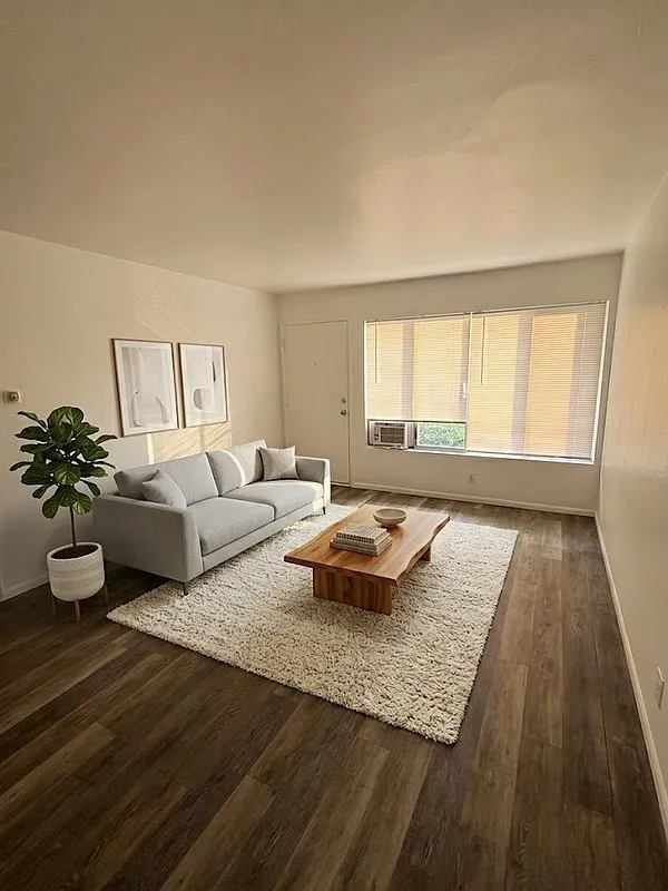 2 bed, 1.0 bath, 800 sqft, $2,650 — Photo 4
