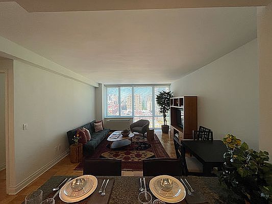 4th image of 1510 Lexington Ave APT 9L
