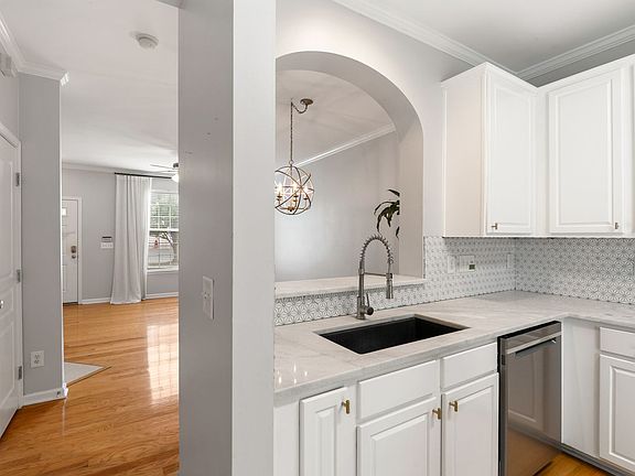 3rd image of 3811 Ramblewood Ave