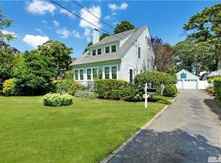 13 Sunset Rd, Bay Shore, NY 11706