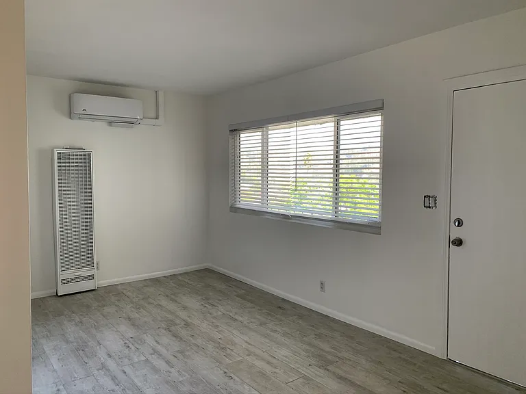 Living room with Mountain views and mini split AC/ Heat unit