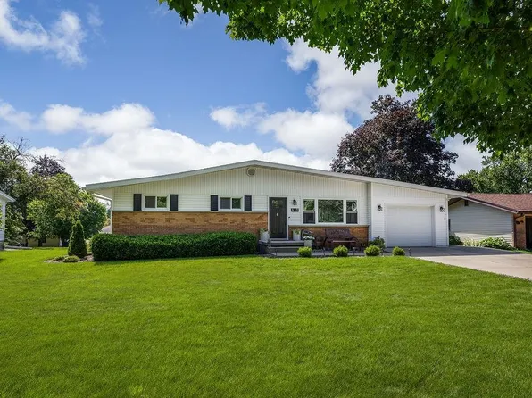 937 Charles St, Columbus, WI 53925