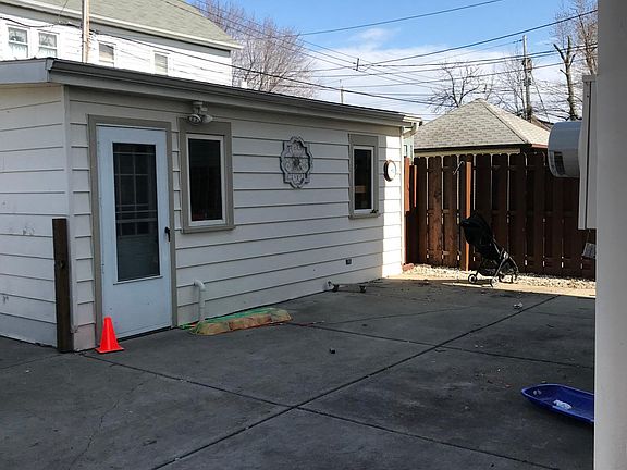 5th image of 566 Tacoma Ave