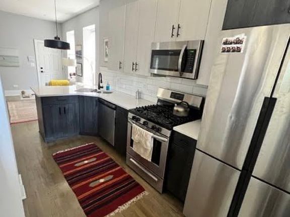 2nd image of 1317 W Erie St #3R