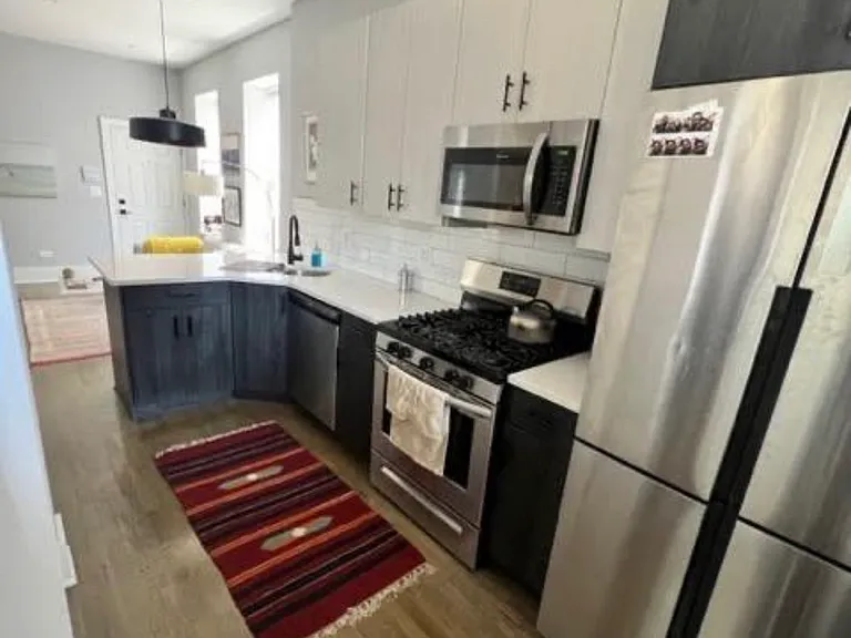 1317 W Erie St #3R — Photo 2