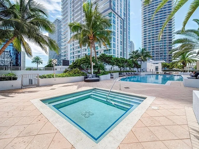 1050 Brickell Ave #1812 — Photo 4