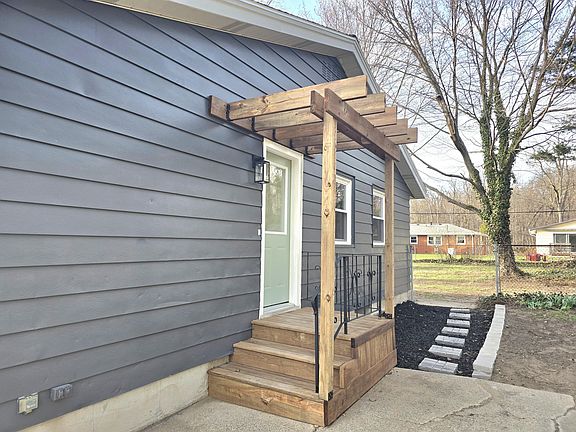 2nd image of 414 Holly Rd