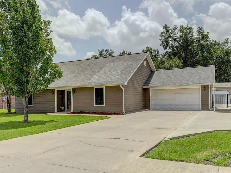 1st image of 304 Village Park Dr