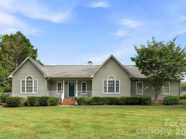 108 Shade Tree Ct, Gastonia, NC 28056