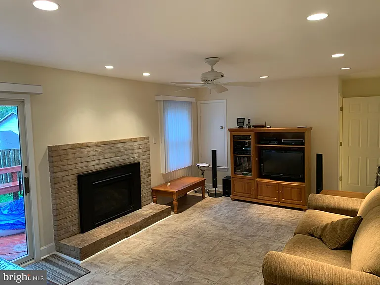 8507 Victory Ln — Photo 8