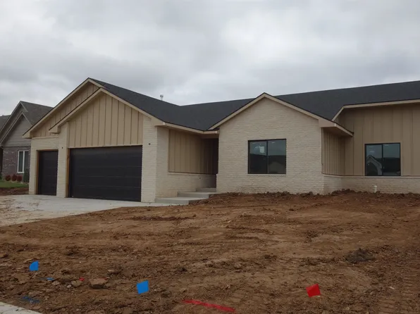 1506 N Emerald Valley Dr, Mulvane, KS 67110