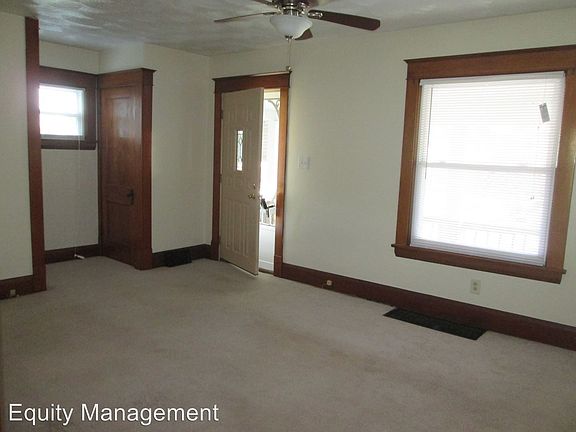 5th image of 431 Lawrence Ave