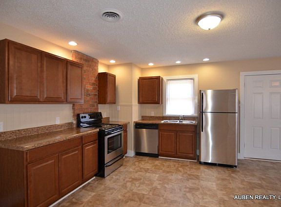 4th image of 3427 Kensington Dr S