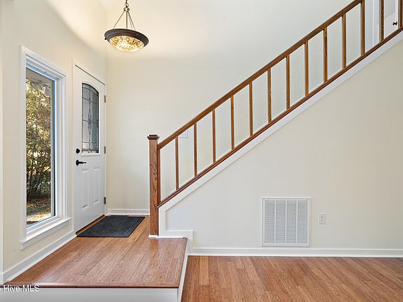 5th image of 704 W 9th Street