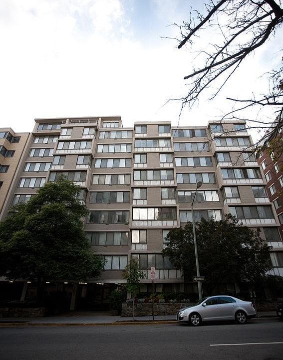 2nd image of 522 21st St NW Floor 2