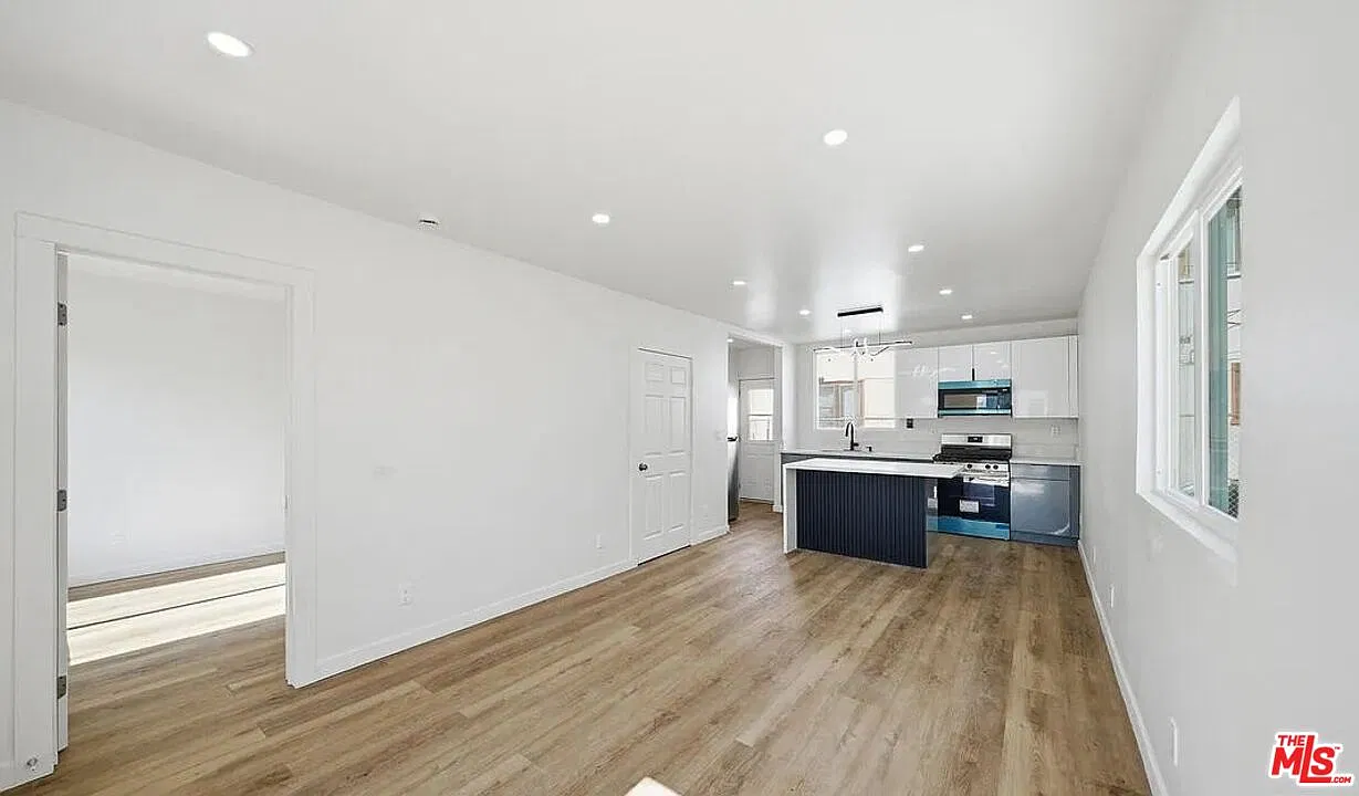 1 bed, 1.0 bath, 650 sqft, $2,199 — Photo 2