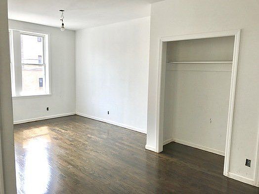 5th image of 2568 33rd St APT 2R