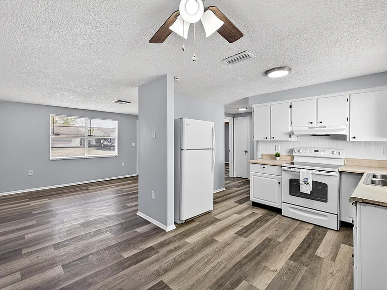 6324 Baldwyn Ave — Photo 4