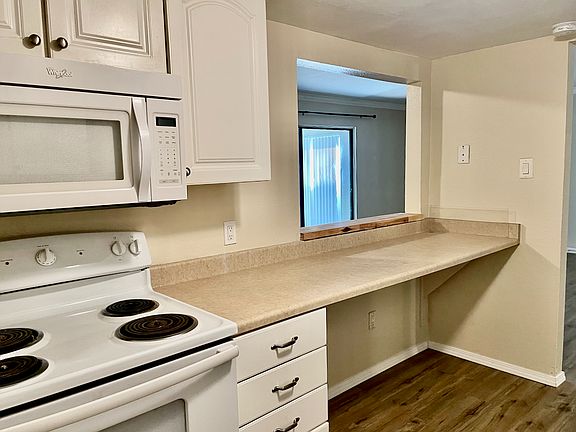 5th image of 925 Country Club Ave