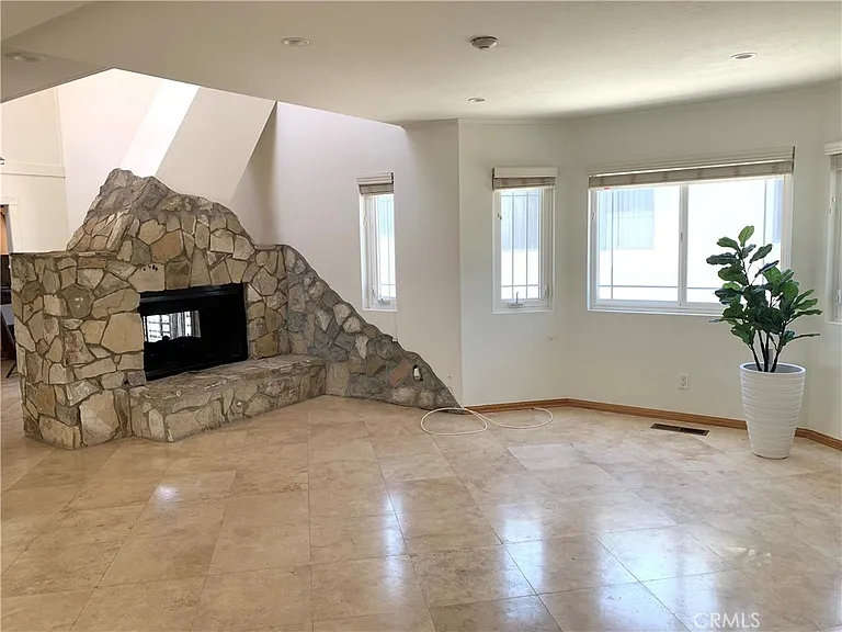 425 S Catalina Ave #4 — Photo 7