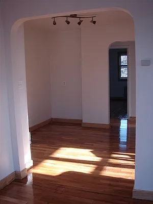 Rented by Aidonis Realty | media 20