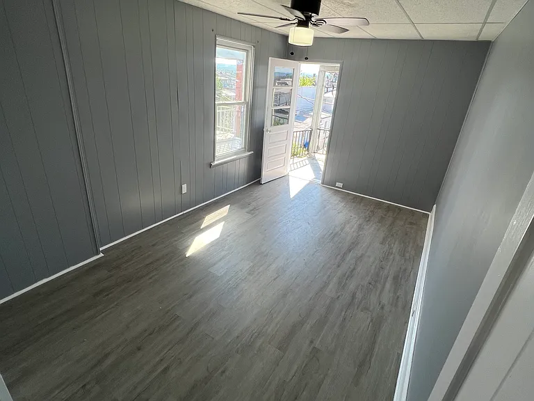 916 Birch St — Photo 4
