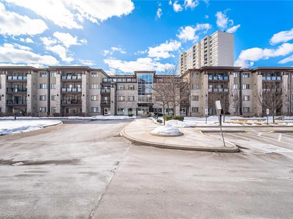 570 Lolita Gdns #231, Mississauga, ON L5A 0A1