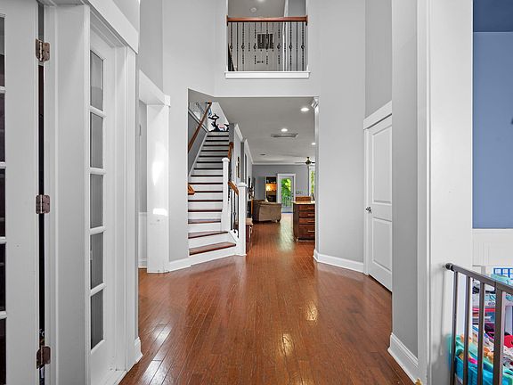 4th image of 1949 Clay Ln