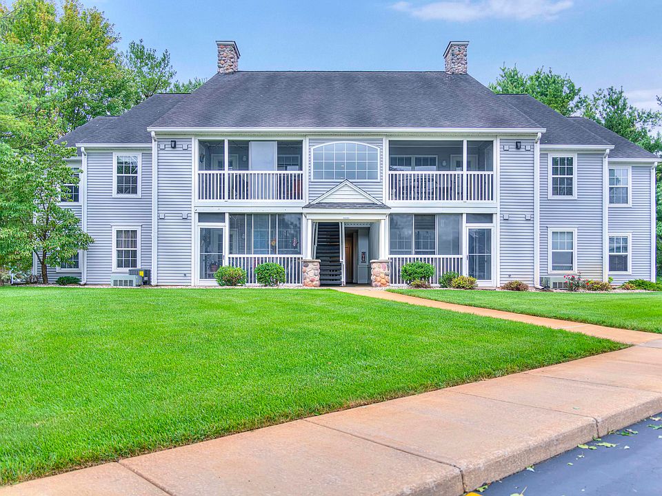 1st image of 928 Oakbrook Dr
