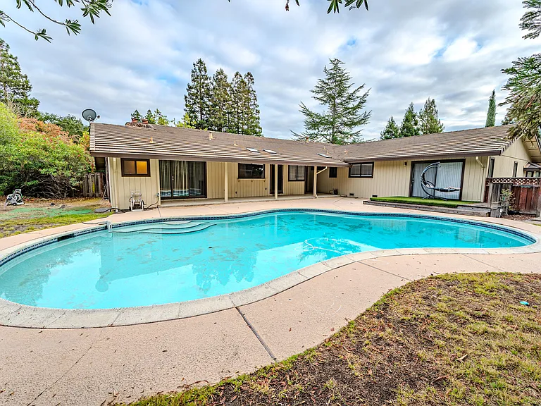 327 Clarkin Ct — Photo 37