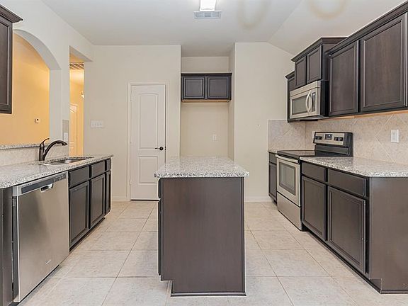 4th image of 1017 Summer Oaks Dr