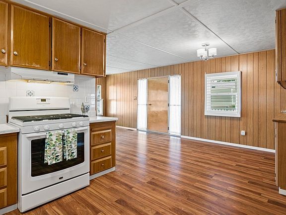 4th image of 235 Colonial Park Drive