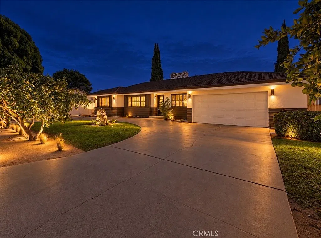 4 bed, 2467 sqft, $6,995 — Photo 2