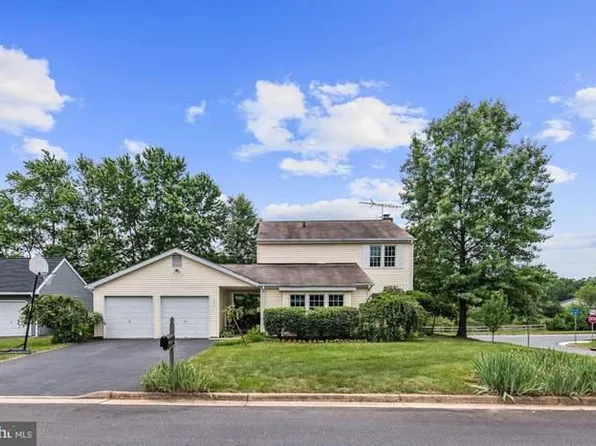 100 Elm Tree Ln, Sterling, VA 20164