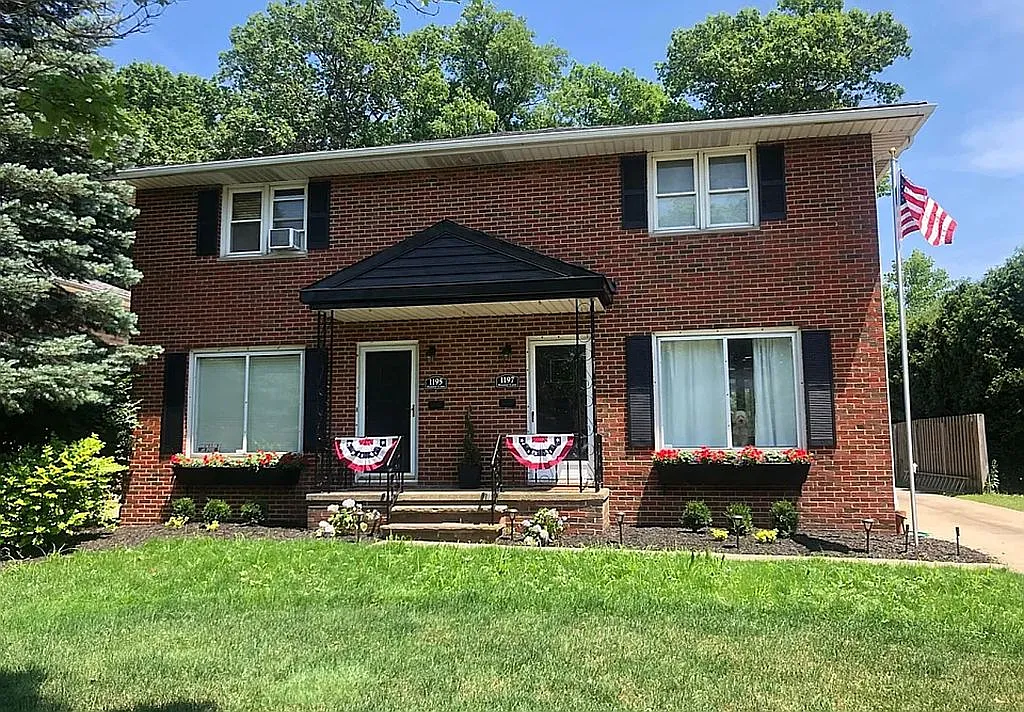 1195 Bonnie Ln photo 1