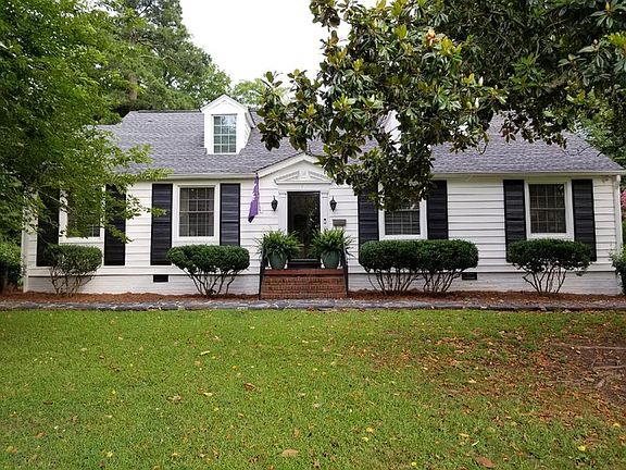 3rd image of 117 Laurel Ave W