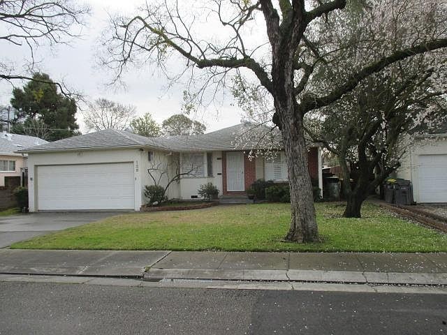 1st image of 126 W Churchill St
